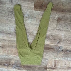 Lululemon align pant in green size 6 (as is: has piling!)